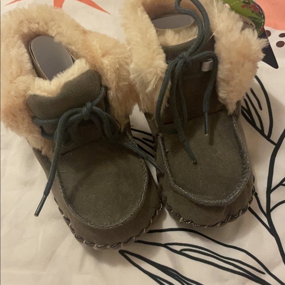 Baby boots moccasins - Picture 1 of 3